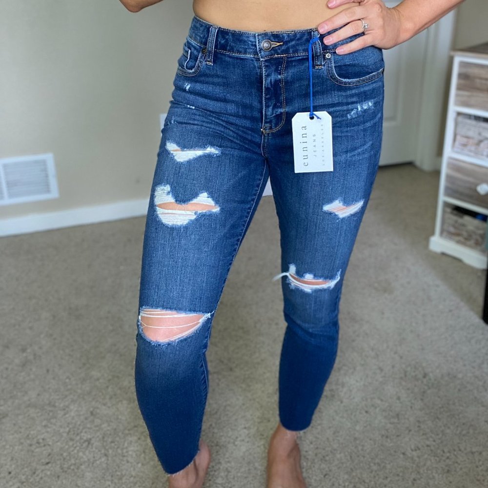 CLARA MEDIUM WASH HIGH-WAISTED DISTRESSED SKINNY